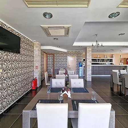 айляк клуб Hotel